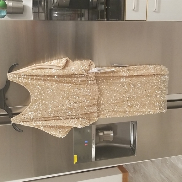 💕AIDAN MATTOX💕 Cold Shoulder Sequin Mini Dress Cocktail Dress Light Gold 6 NWT - Picture 7 of 14